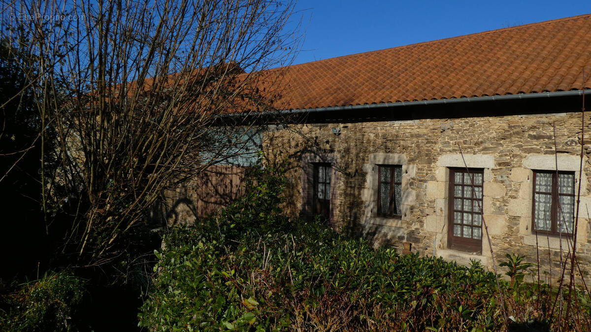 Maison à NEUVIC-ENTIER