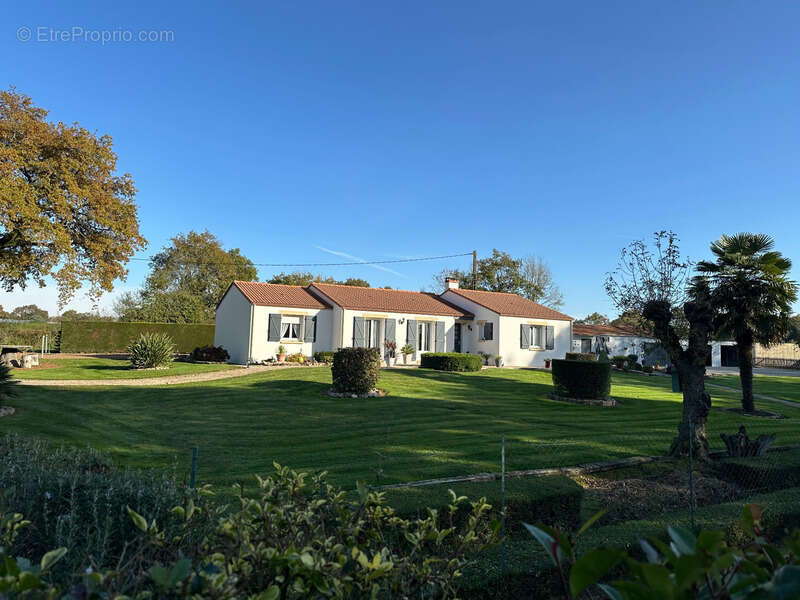 Maison à LES CLOUZEAUX