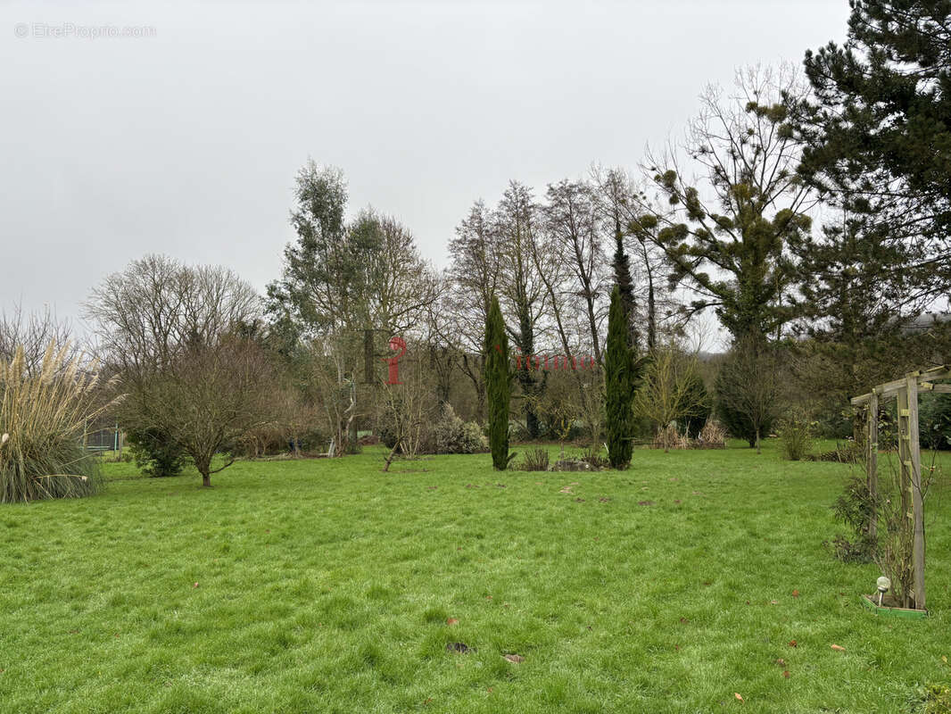 Maison à LA CHAPELLE-MONTLIGEON