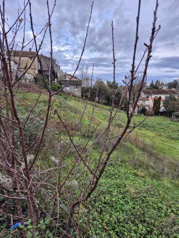 Terrain à ANGOULEME