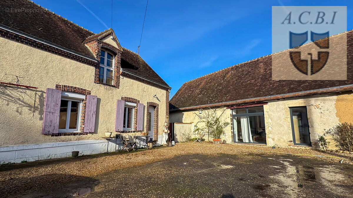 Maison à THIRON-GARDAIS