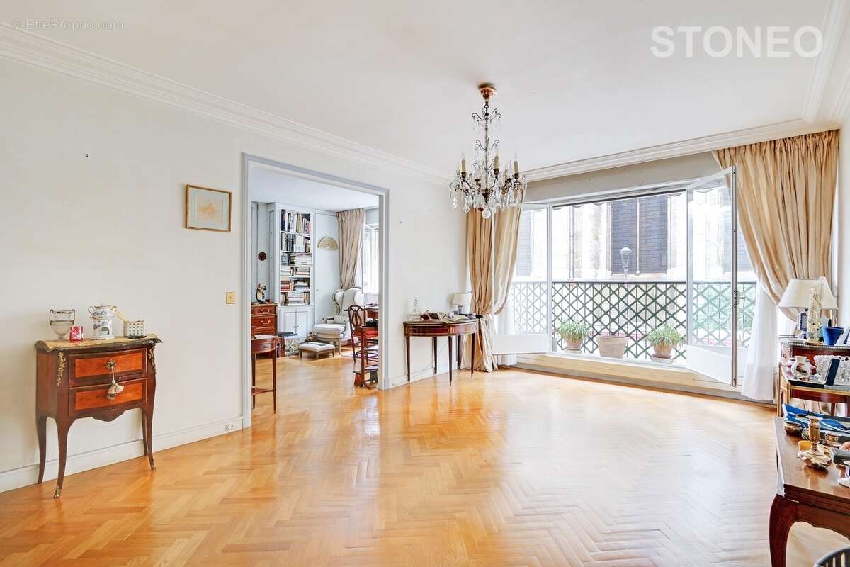 Appartement à PARIS-7E