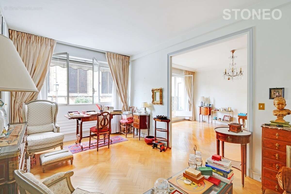 Appartement à PARIS-7E