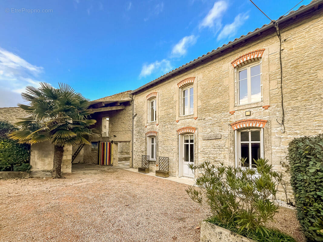 Maison à SAINT-HILAIRE-LA-PALUD