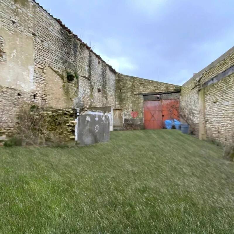 Maison à BEAUVAIS-SUR-MATHA