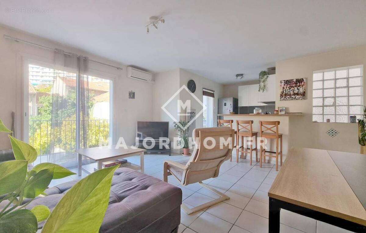 Appartement à MARSEILLE-4E