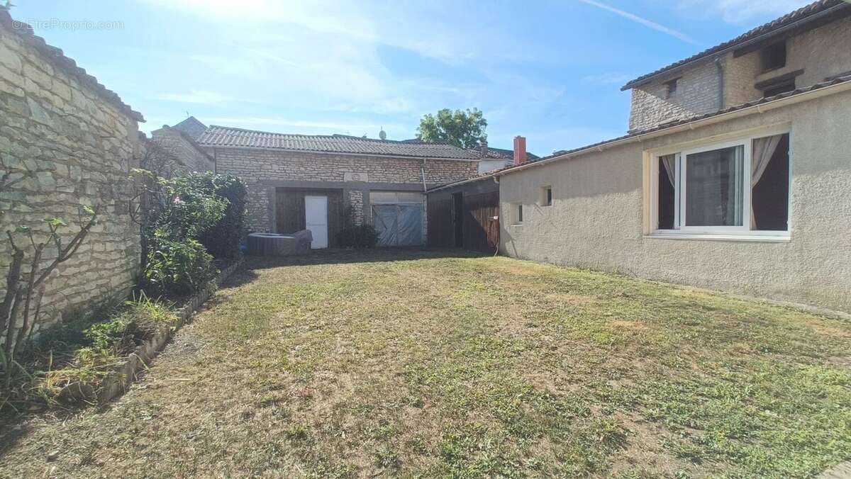 Maison à NEUVILLE-DE-POITOU