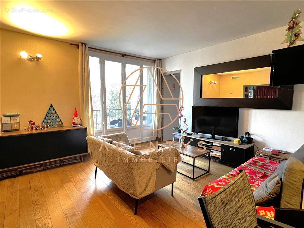 Appartement à LE PLESSIS-TREVISE