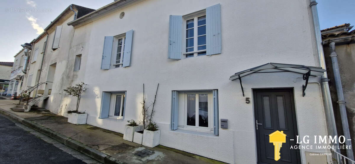 Maison à MORTAGNE-SUR-GIRONDE