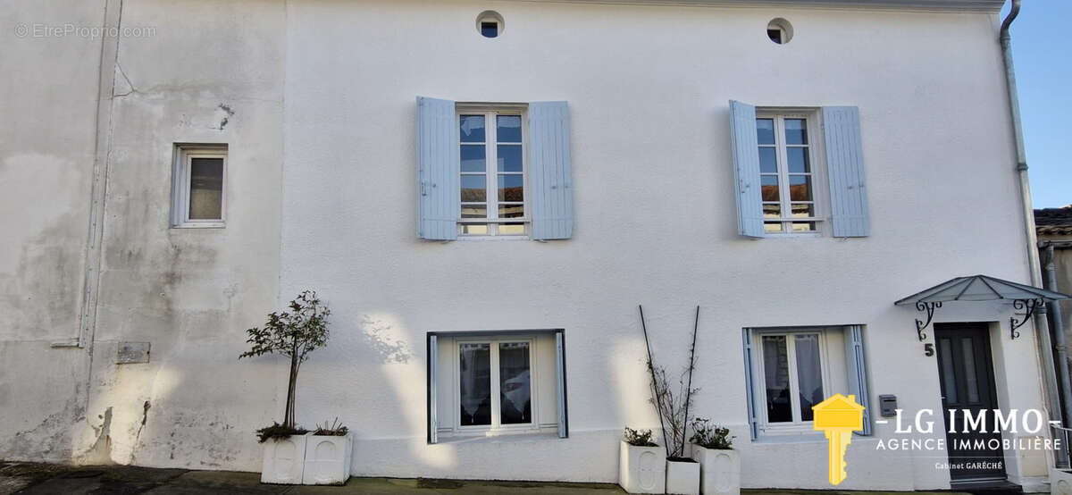 Maison à MORTAGNE-SUR-GIRONDE