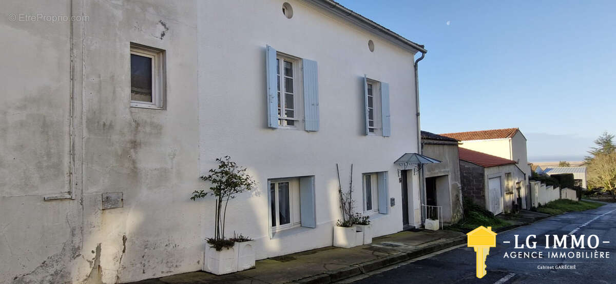 Maison à MORTAGNE-SUR-GIRONDE