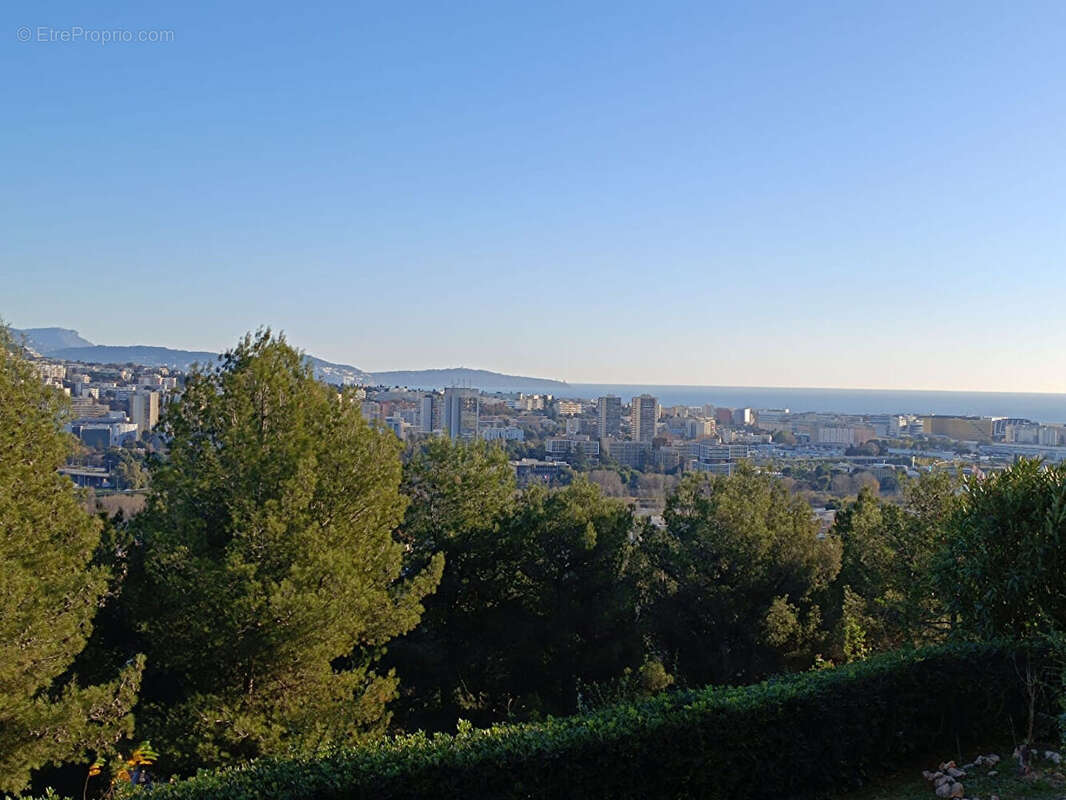 Appartement à SAINT-LAURENT-DU-VAR