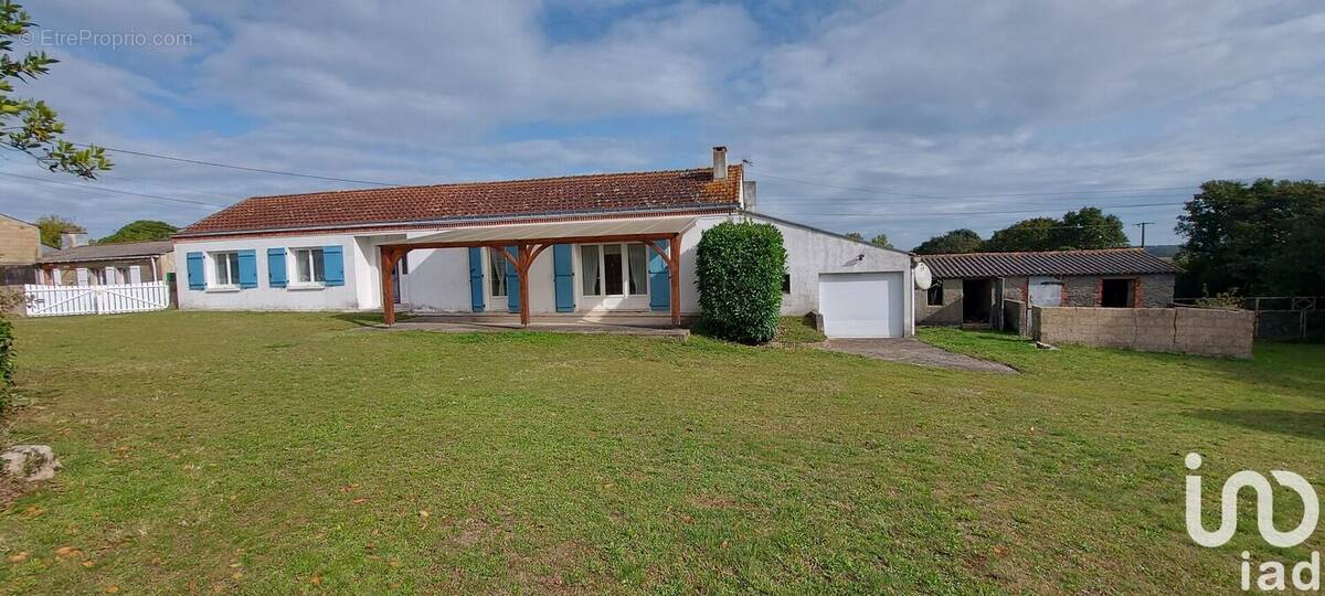 Photo 1 - Maison à SAINT-CHRISTOPHE-DU-LIGNERON