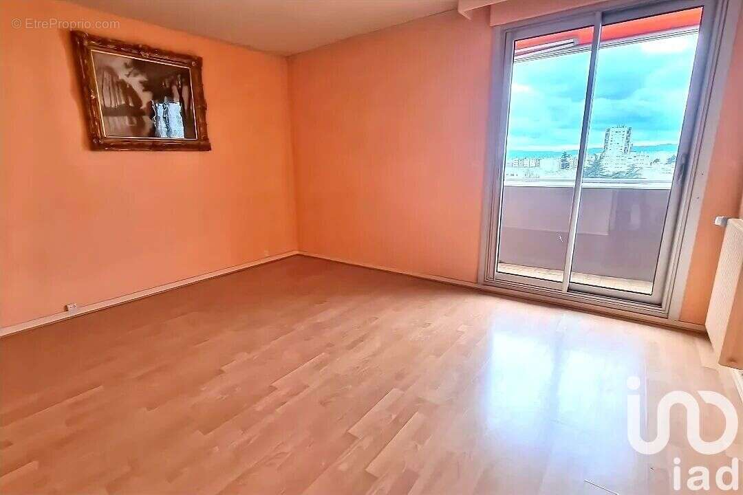 Photo 3 - Appartement à RILLIEUX-LA-PAPE