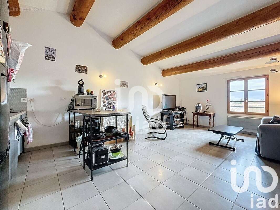 Photo 3 - Appartement à SAINT-MITRE-LES-REMPARTS