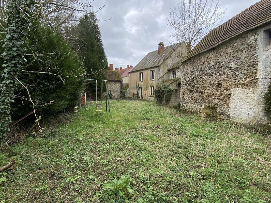 Maison à BEUVARDES