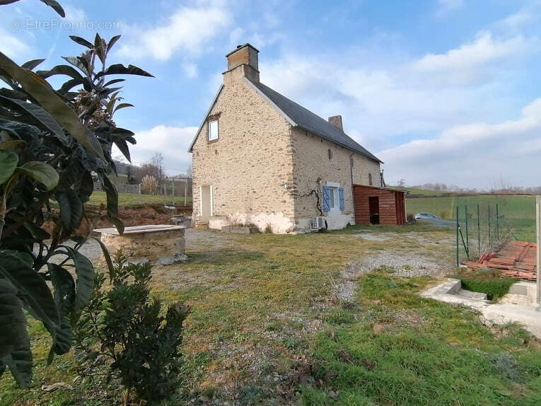 Maison à AYAT-SUR-SIOULE