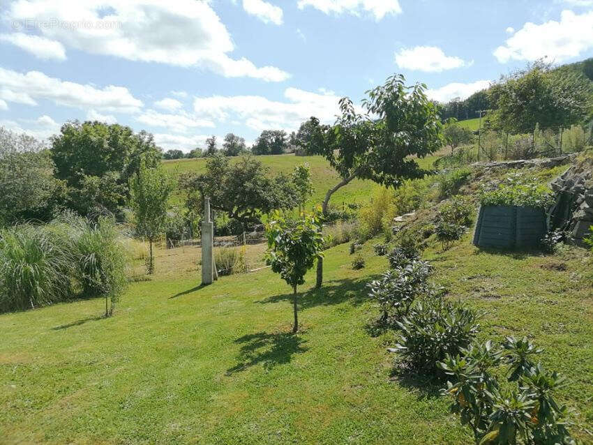 Maison à AYAT-SUR-SIOULE