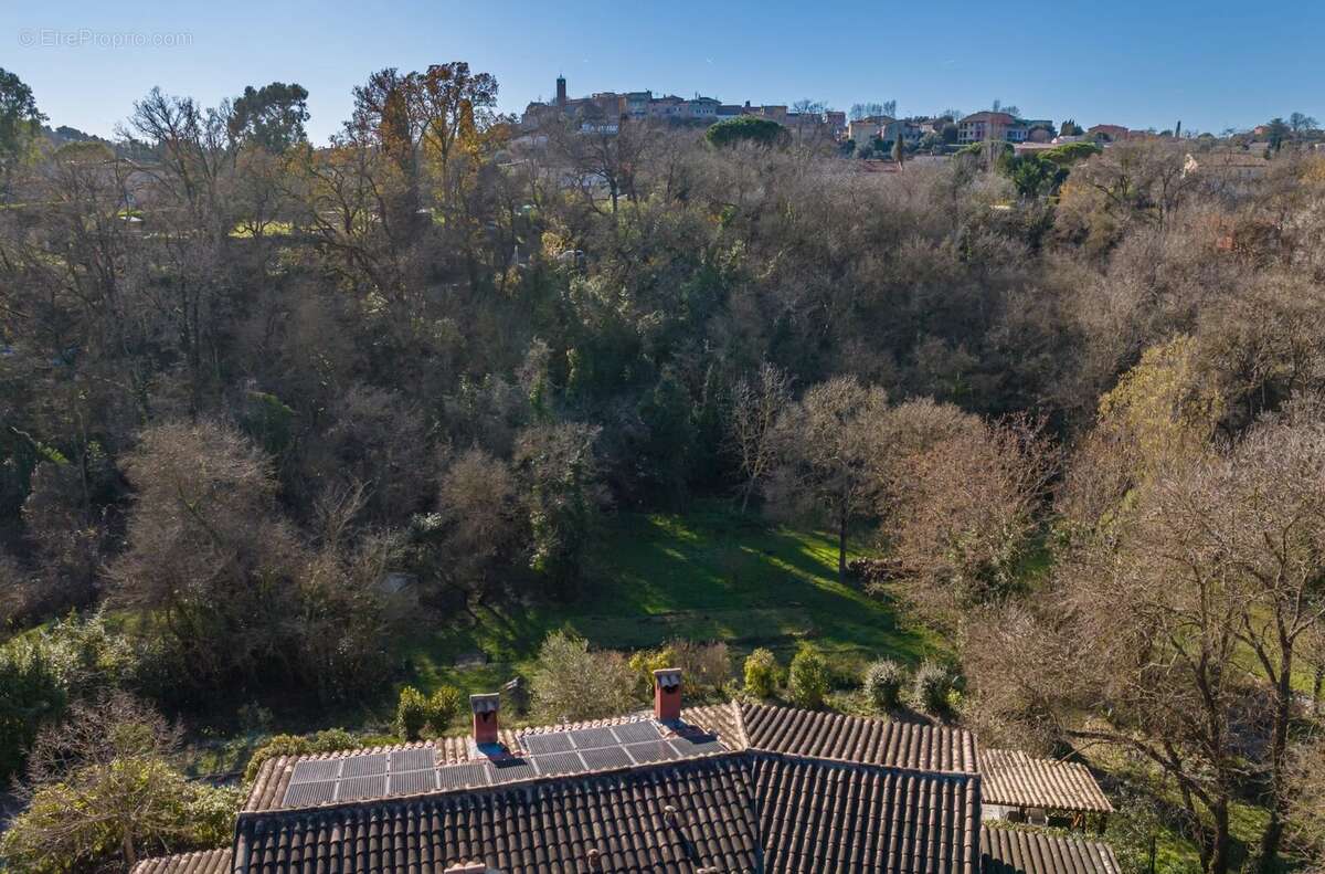 Maison à CHATEAUNEUF-GRASSE