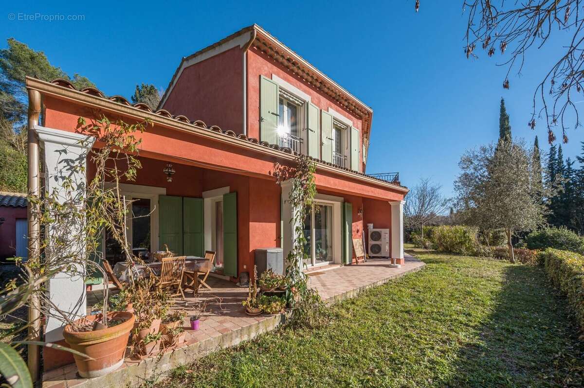 Maison à CHATEAUNEUF-GRASSE