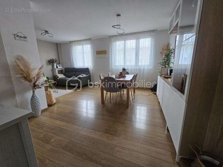 Appartement à NANTERRE