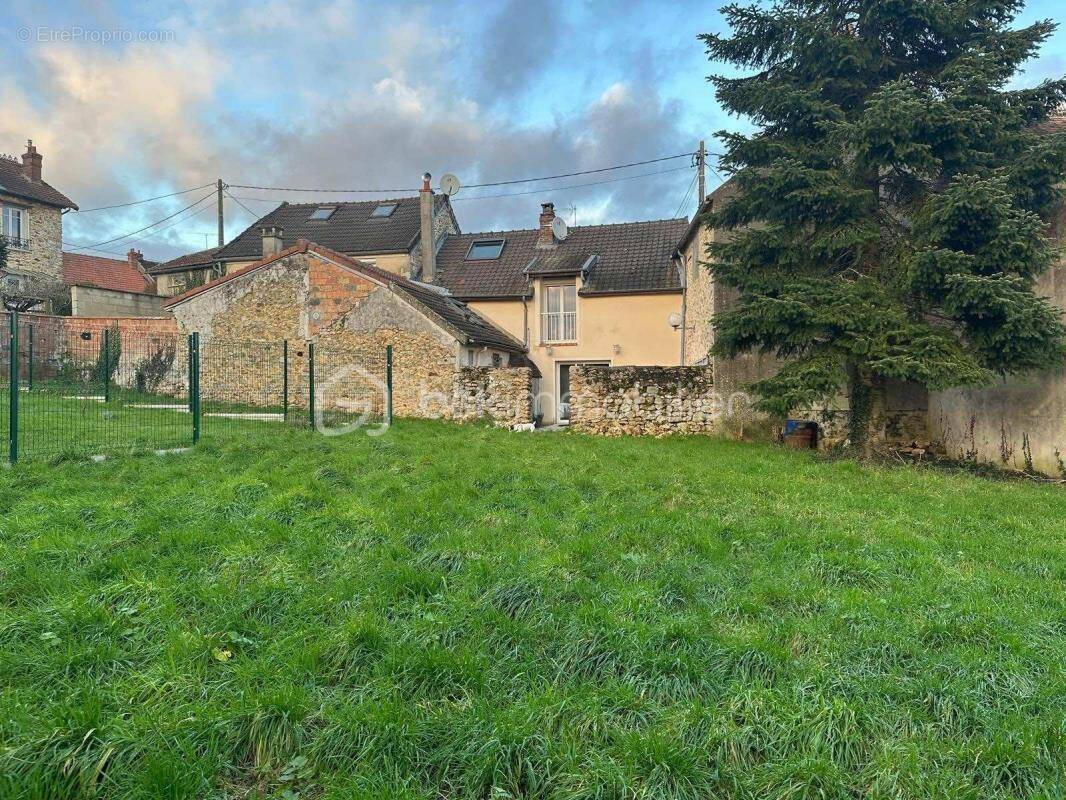 Maison à OZOUER-LE-VOULGIS