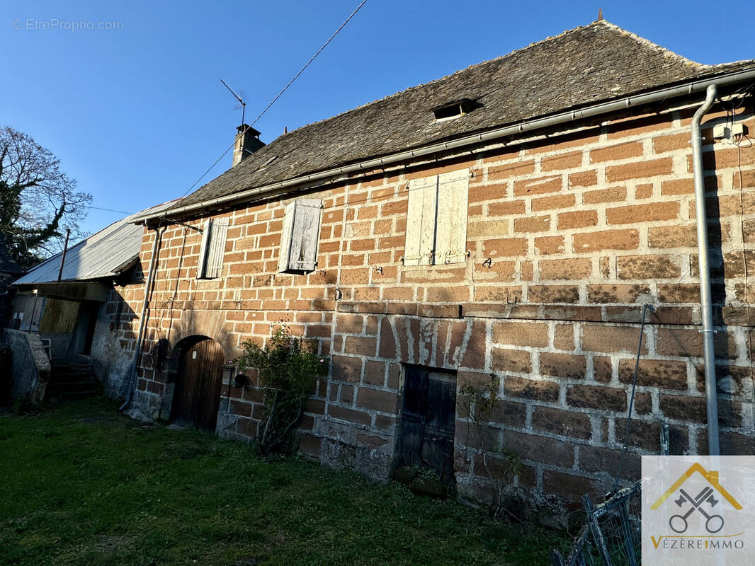 Maison à SAINT-CYR-LA-ROCHE