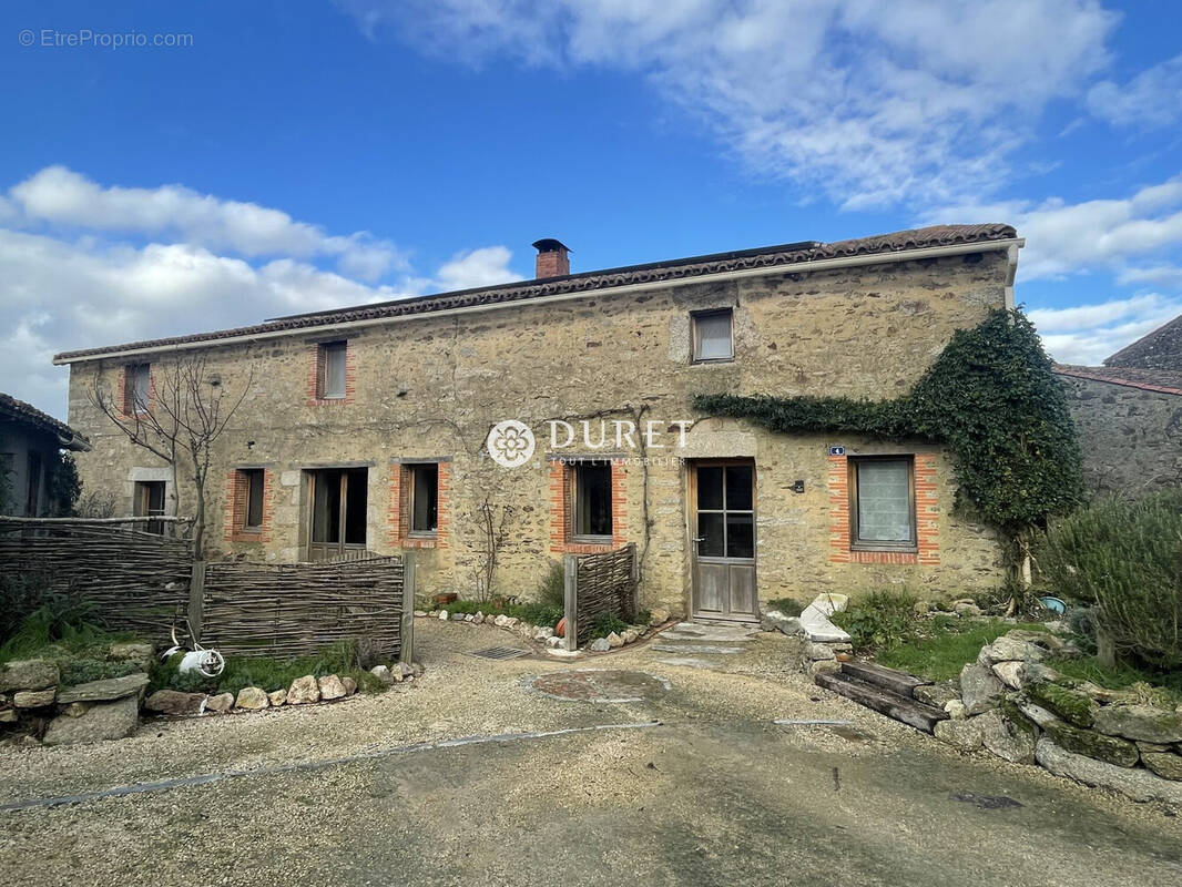 Maison à MONTAIGU