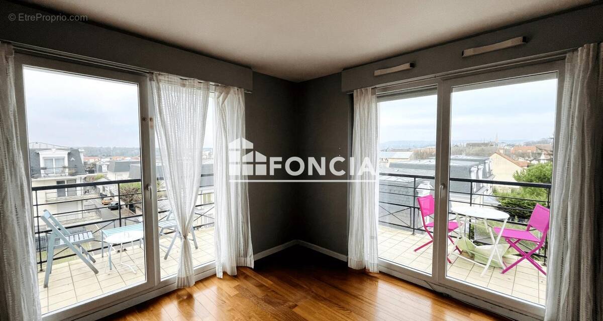 Appartement à SARTROUVILLE