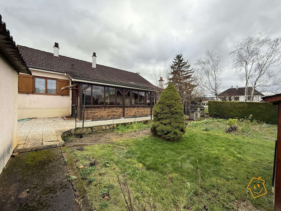 Maison à LA CHAPELLE-SAINT-URSIN