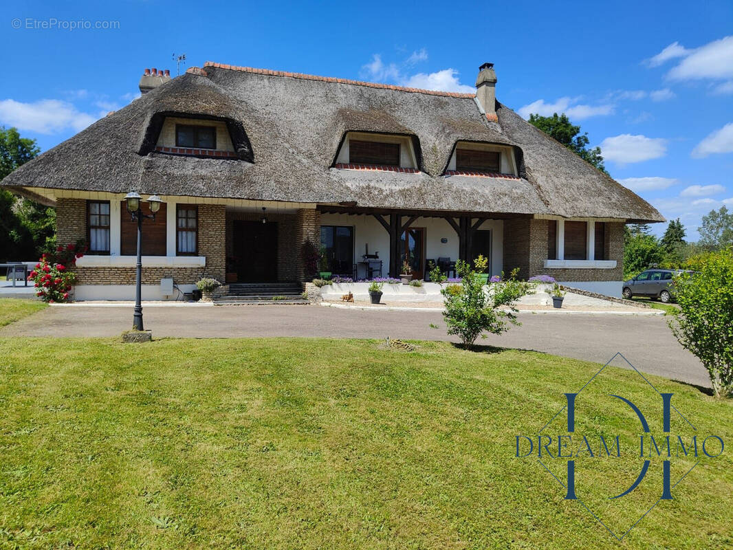 vue de l&#039;entrée de la propriété - Maison à ECOS