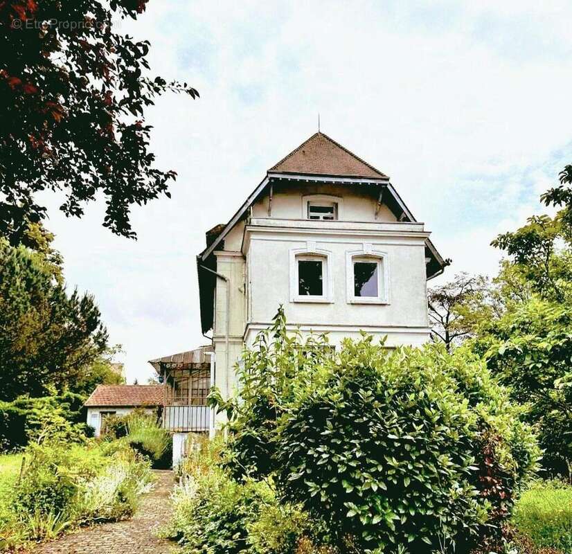 Maison à MANDRES-LES-ROSES