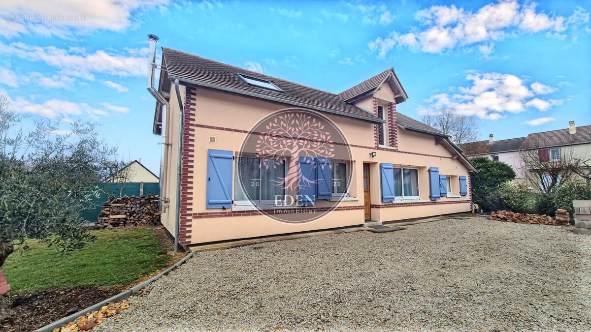 Maison à CHERISY