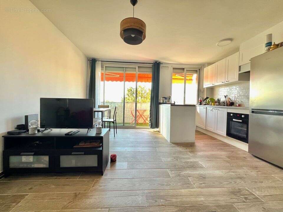 Appartement à MARSEILLE-4E