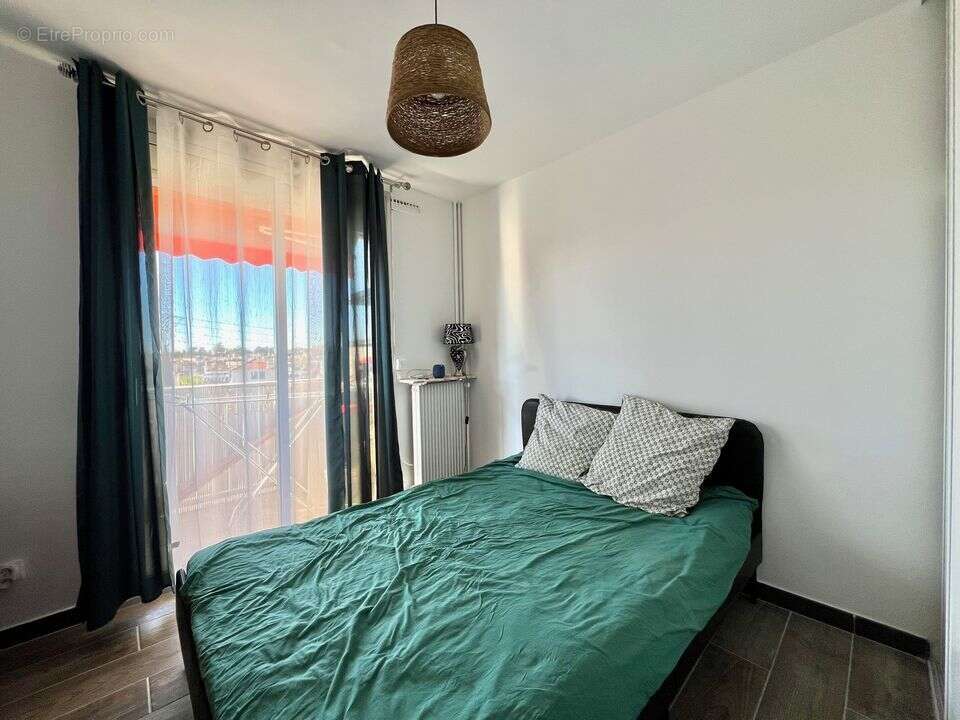 Appartement à MARSEILLE-4E