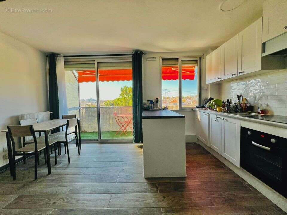 Appartement à MARSEILLE-4E