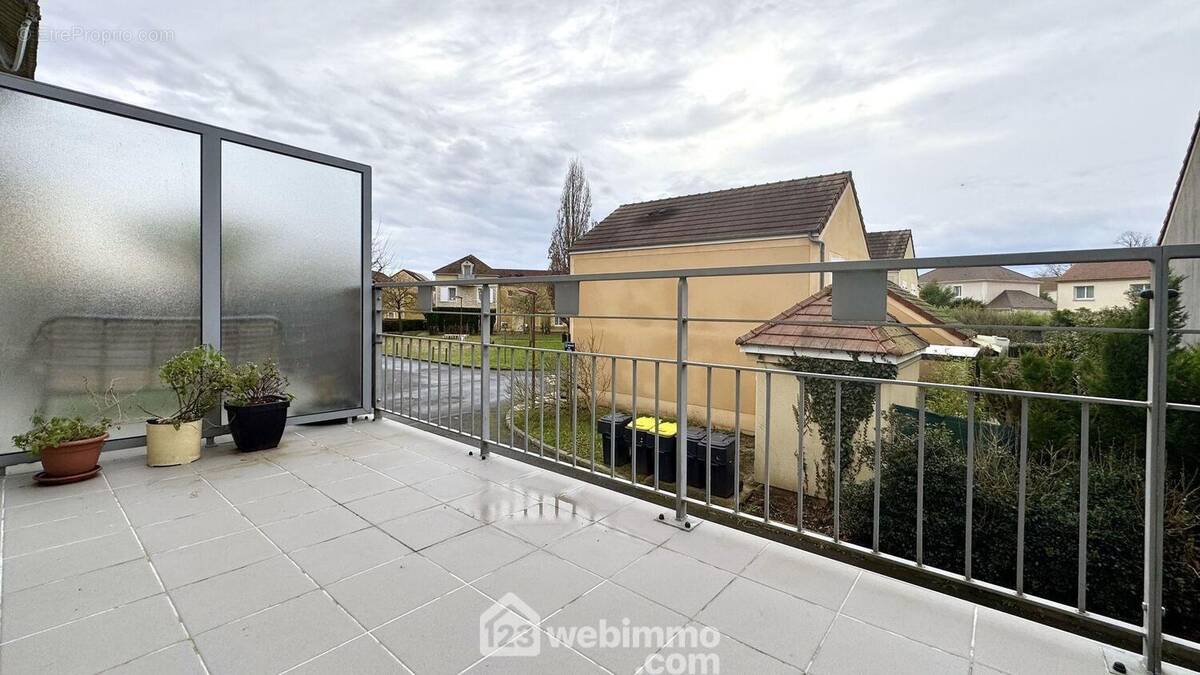 Terrasse exposée Sud/Ouest - Maison à COUTEVROULT