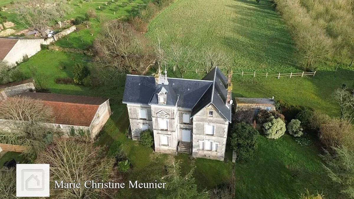 Maison à SAINTE-GEMME-LA-PLAINE