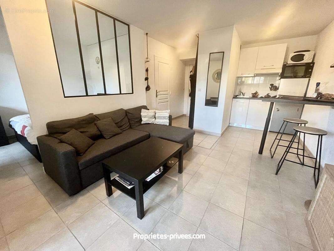 Appartement à ROQUEBRUNE-SUR-ARGENS