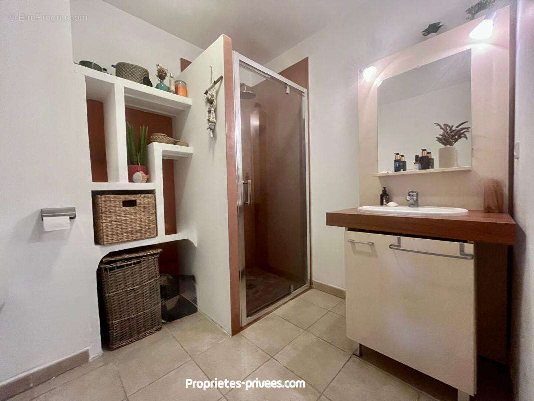 Appartement à ROQUEBRUNE-SUR-ARGENS