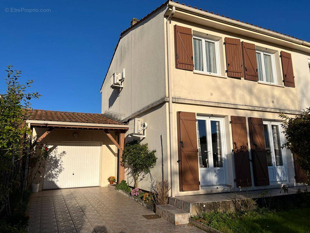 Maison à SAINT-YRIEIX-SUR-CHARENTE