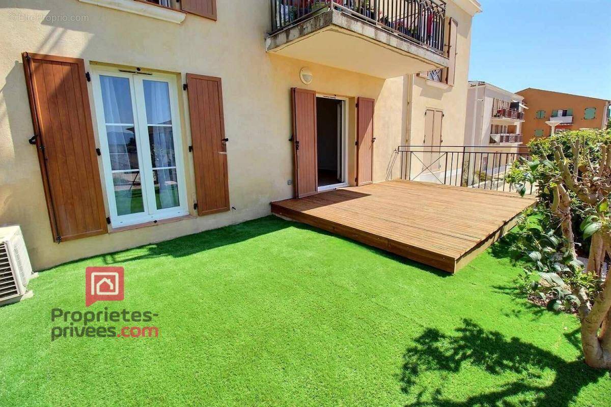 Appartement à ROQUEBRUNE-SUR-ARGENS