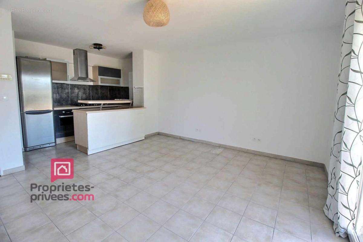 Appartement à ROQUEBRUNE-SUR-ARGENS