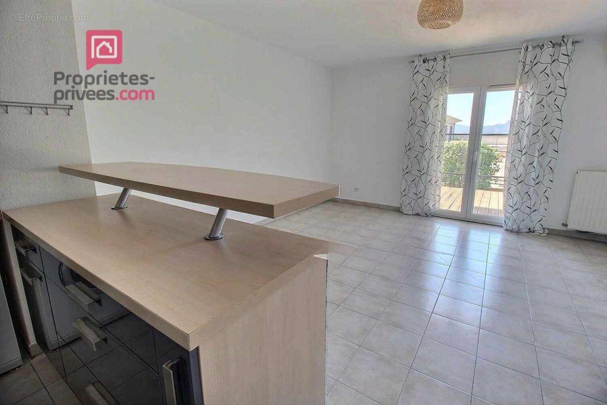 Appartement à ROQUEBRUNE-SUR-ARGENS