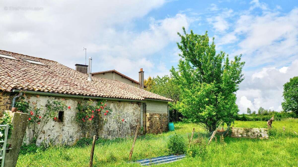 Maison à MAZIERES-EN-GATINE