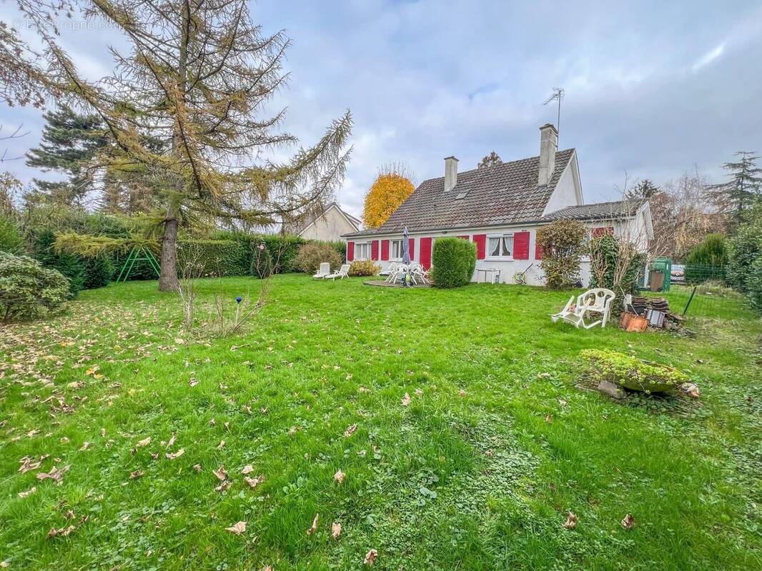 Maison à LE MESNIL-SAINT-DENIS