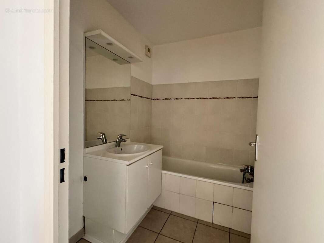   - Appartement à VILLEURBANNE