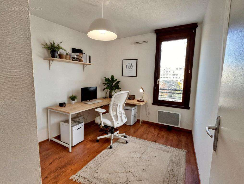   - Appartement à VILLEURBANNE