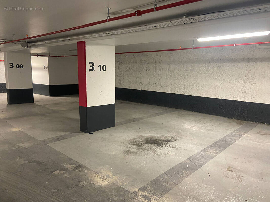 Parking à PARIS-7E