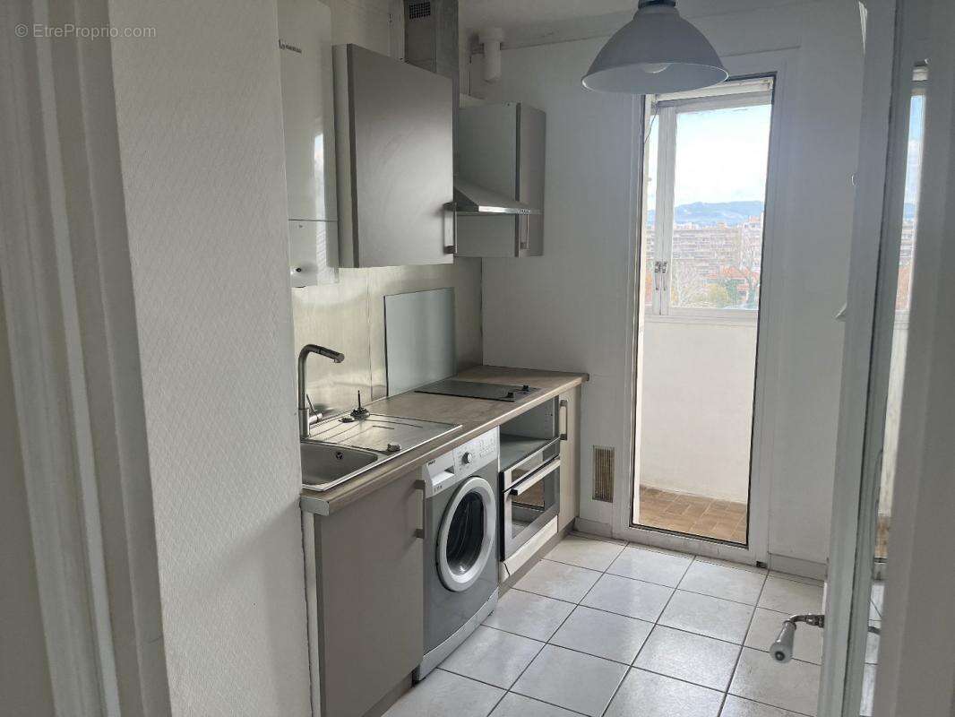 Appartement à MARSEILLE-8E